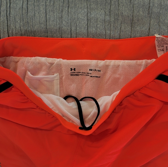 Under Armor running shorts - Picture 3 of 4